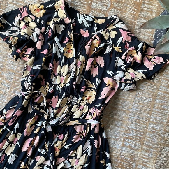 🎉HP🎉 Maternity Faux Wrap Maxi Dress - Picture 1 of 10